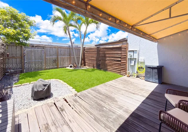 Photo 3 of Townhouse for sale at 3037 Ne 13th Ave, Oakland Park, FL 33334 | MLS# A12063131 | Listing updated on 2026-09-10