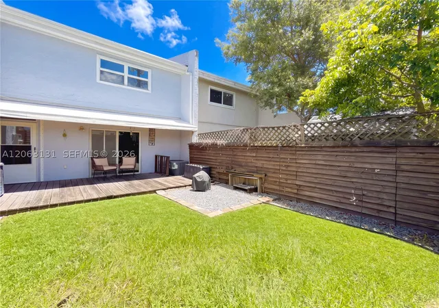 Photo 3 of Townhouse for sale at 3037 Ne 13Th Ave, Oakland Park, FL 33334 | MLS# A12063131 | Listing updated on 2026-10-03