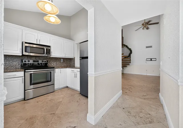 Photo 4 of Townhouse for sale at 3037 Ne 13Th Ave, Oakland Park, FL 33334 | MLS# A12063131 | Listing updated on 2026-10-03