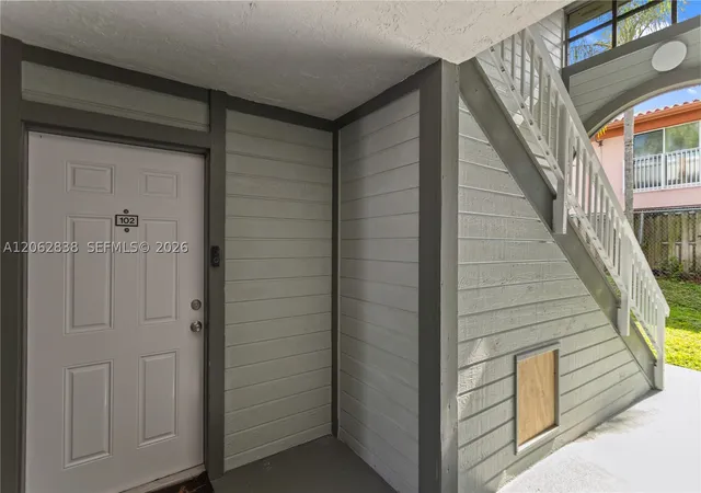 Listing Photo 3 - Condo for sale at Carmel Lakes, Unit 102 20760 Ne 4Th Ct, Carmel Lakes, Miami, FL 33179 | Built Year: 1989-1991