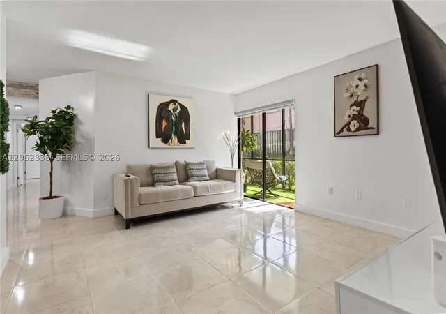 Listing Photo 5 - Condo for sale at Carmel Lakes, Unit 102 20760 Ne 4Th Ct, Carmel Lakes, Miami, FL 33179 | Built Year: 1989-1991