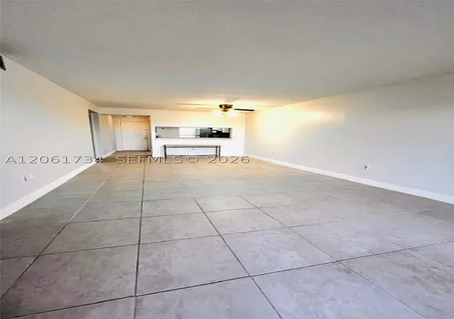 Listing Photo 4 - Condo for sale in building located at 10145 Nw 9Th St Cir, Miami, FL 33172 - Unit #7-505