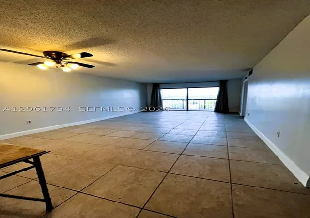 Listing Photo 5 - Condo for sale in building located at 10145 Nw 9Th St Cir, Miami, FL 33172 - Unit #7-505
