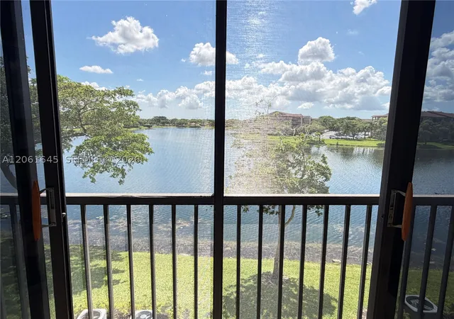 Listing Photo 4 - Condo for sale in building located at 1201 Sw 141St Ave, Pembroke Pines, FL 33027 - Unit #302J