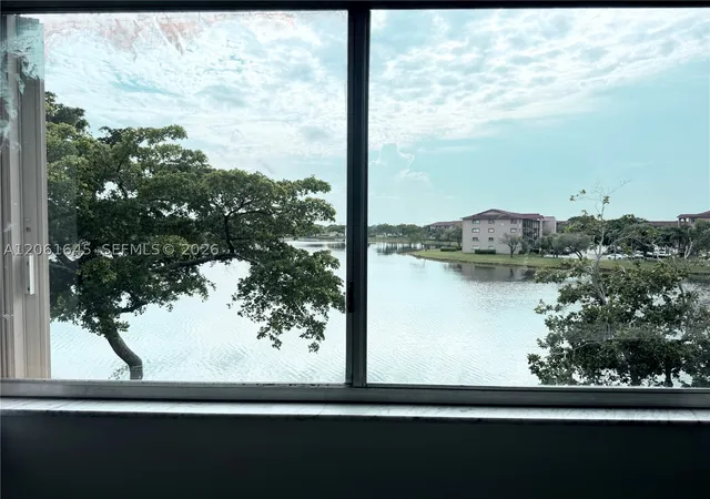 Listing Photo 5 - Condo for sale in building located at 1201 Sw 141St Ave, Pembroke Pines, FL 33027 - Unit #302J