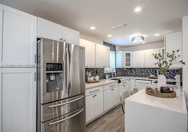 Photo 3 of Single family home for sale at 801 Ne 57th St, Oakland Park, FL 33334 | MLS# A12063039 | Listing updated on 2026-09-13
