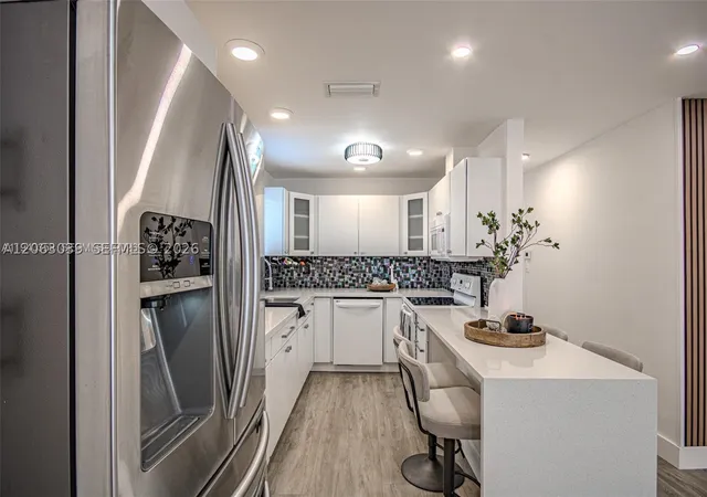 Photo 3 of Single family home for sale at 801 Ne 57Th St, Oakland Park, FL 33334 | MLS# A12063039 | Listing updated on 2026-09-26