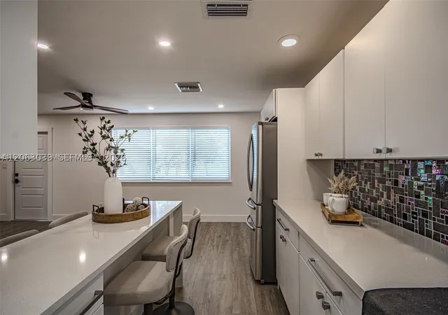 Photo 4 of Single family home for sale at 801 Ne 57Th St, Oakland Park, FL 33334 | MLS# A12063039 | Listing updated on 2026-09-26
