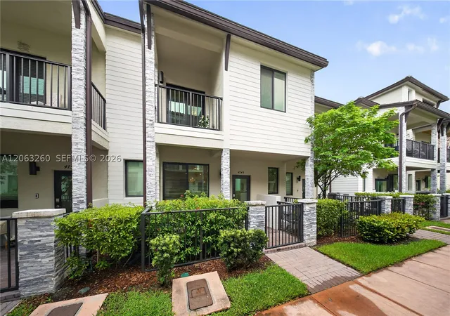 Photo 2 of Townhouse for sale at 4745 Nw 83rd Pkwy, Doral, FL 33166 | MLS# A12063260 | Listing updated on 2026-08-30