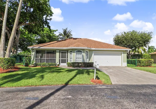 Photo 1 of Single family home for sale at 572 Se 18th Dr, Homestead, FL 33033 | MLS# A12062000 | Listing updated on 2026-09-14