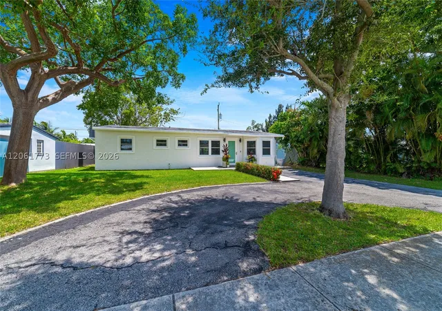 Photo 1 of Single family home for sale at 320 Ne 59th Ct, Oakland Park, FL 33334 | MLS# A12061773 | Listing updated on 2026-09-13