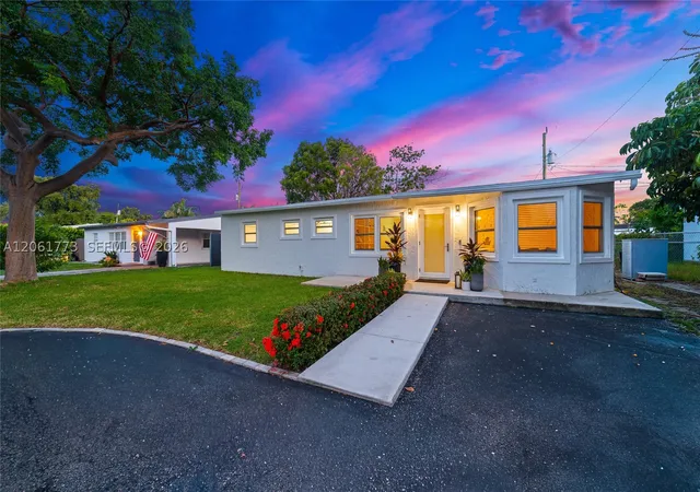 Photo 2 of Single family home for sale at 320 Ne 59th Ct, Oakland Park, FL 33334 | MLS# A12061773 | Listing updated on 2026-09-13