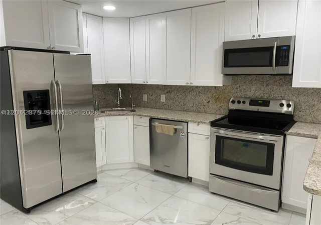 Photo 4 of House for sale at 7761 Nw 42Nd Pl, Coral Springs, FL 33065 | MLS# A12062875 | Listing updated on 2026-09-17