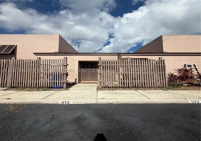 Photo 3 of Single family home for sale at 1172 Nw 122nd Ter, Pembroke Pines, FL 33026 | MLS# A12063477 | Listing updated on 2026-09-02