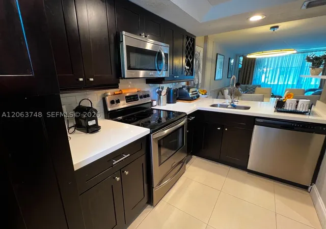 Listing Photo 4 - Condo for sale in building located at 111 Royal Park Dr, Fort Lauderdale, FL 33309 - Unit #1F