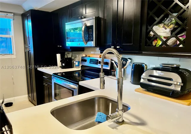 Listing Photo 5 - Condo for sale in building located at 111 Royal Park Dr, Fort Lauderdale, FL 33309 - Unit #1F