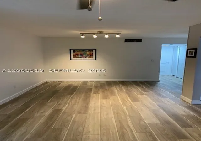 Listing Photo 4 - Condo for sale in building located at 5839 Sw 74Th Ter, Miami, FL 33143 - Unit #201