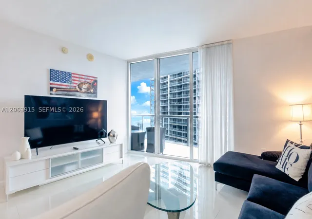 Listing Photo 2 - Condo for sale in Icon Brickell Tower located at 475 Brickell Ave, Miami, FL 33131 - Unit #4511