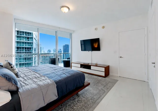 Listing Photo 3 - Condo for sale in Icon Brickell Tower located at 475 Brickell Ave, Miami, FL 33131 - Unit #4511