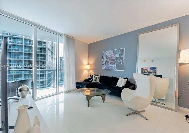 Listing Photo 4 - Condo for sale in Icon Brickell Tower located at 475 Brickell Ave, Miami, FL 33131 - Unit #4511