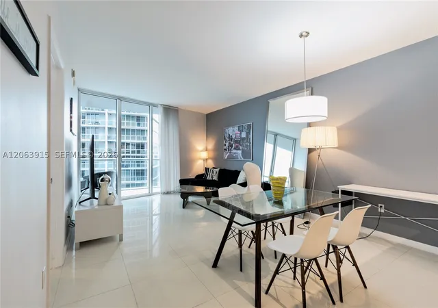 Listing Photo 5 - Condo for sale in Icon Brickell Tower located at 475 Brickell Ave, Miami, FL 33131 - Unit #4511
