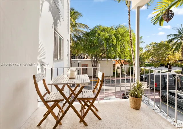 Listing Photo 4 - Condo for sale in building located at 641 Espanola Wy, Miami, FL 33139 - Unit #24