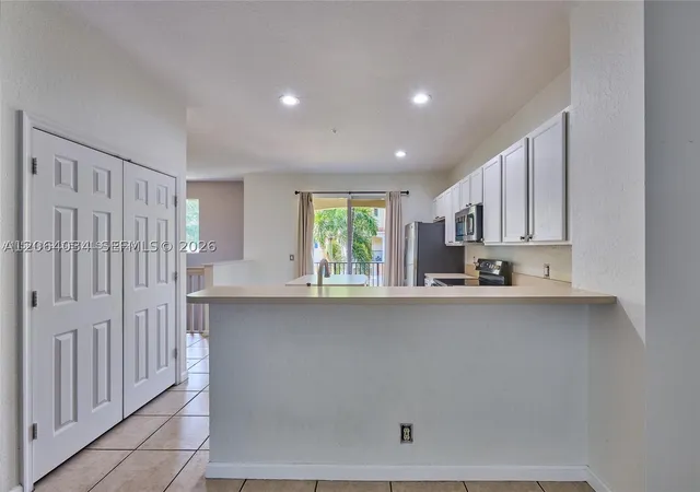 Photo 3 of Townhouse for sale at 3182 N Greenleaf Cir, Boynton Beach, FL 33426 | MLS# A12064034 | Listing updated on 2026-09-13