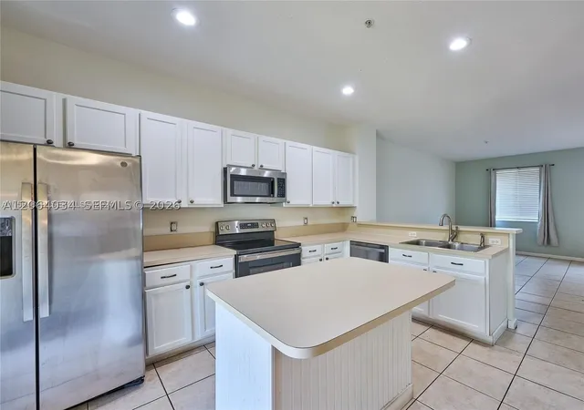 Photo 4 of Townhouse for sale at 3182 N Greenleaf Cir, Boynton Beach, FL 33426 | MLS# A12064034 | Listing updated on 2026-09-13