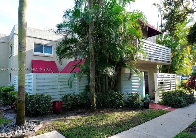 Photo 1 of Townhouse for sale at 541 Nw 98th Ave, Plantation, FL 33324 | MLS# A12064018 | Listing updated on 2026-09-07