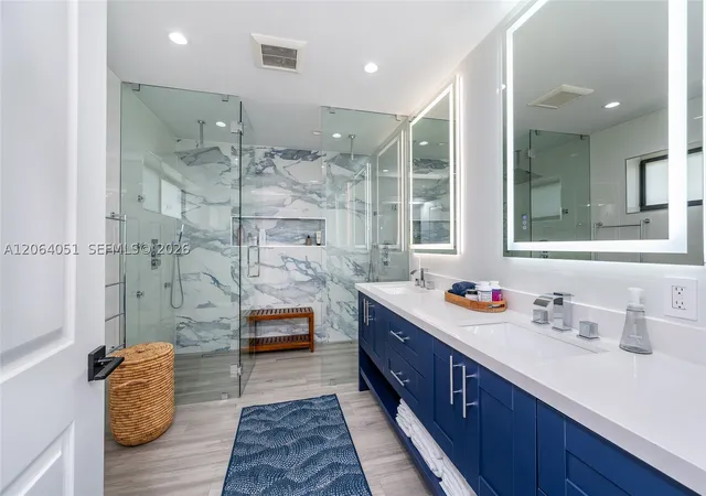 Photo 4 of Single family home for sale at 831 Cortez St, Coral Gables, FL 33134 | MLS# A12064051 | Listing updated on 2026-09-13