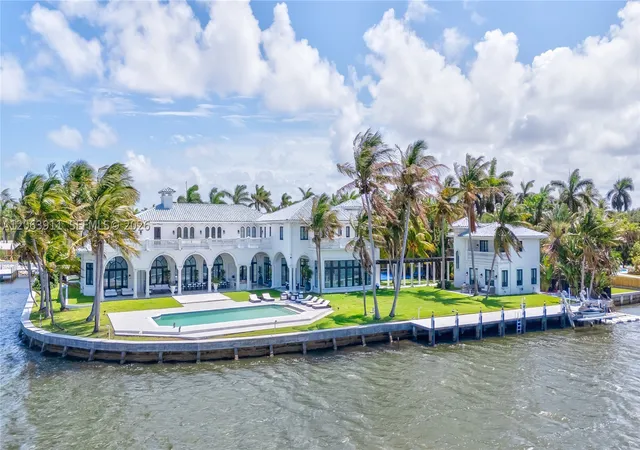 Photo 2 of Mansion for sale at 900 S Northlake Dr, Hollywood, FL 33019 | MLS# A12063911 | Listing updated on 2026-08-27
