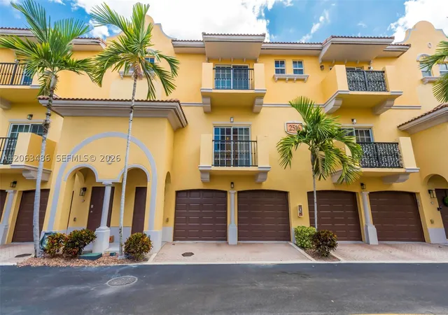 Photo 2 of Townhouse for sale at 2516 Sw 14th Ave #403, Fort Lauderdale, FL 33315 | MLS# A12063486 | Listing updated on 2026-09-15