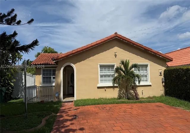 Photo 1 of Single family home for sale at 1542 Sw 138th Ct, Miami, FL 33184 | MLS# A12064202 | Listing updated on 2026-08-27