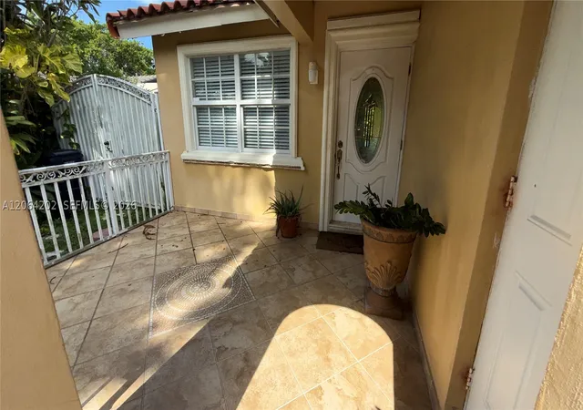 Photo 2 of Single family home for sale at 1542 Sw 138th Ct, Miami, FL 33184 | MLS# A12064202 | Listing updated on 2026-08-27