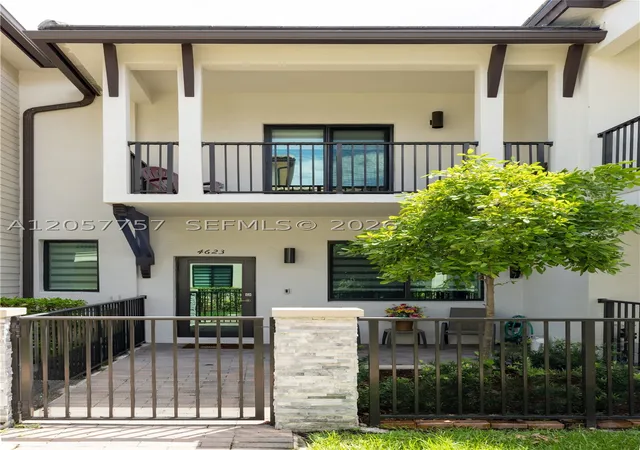 Photo 3 of Townhouse for sale at 4623 Nw 83rd Pkwy, Doral, FL 33166 | MLS# A12057757 | Listing updated on 2026-10-06