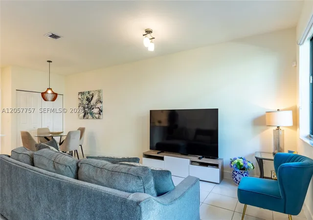 Photo 3 of Townhouse for sale at 4623 Nw 83Rd Pkwy, Doral, FL 33166 | MLS# A12057757 | Listing updated on 2026-10-06