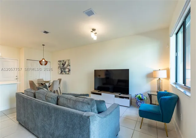 Photo 4 of Townhouse for sale at 4623 Nw 83Rd Pkwy, Doral, FL 33166 | MLS# A12057757 | Listing updated on 2026-10-06