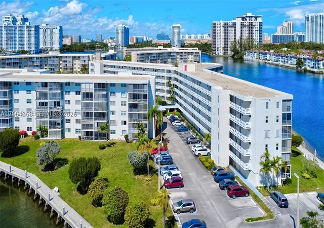 Photo 4 of Condo for sale at 3030 Marcos Dr #T301, Aventura, FL 33160 | MLS# A12064368 | Listing updated on 2026-08-28