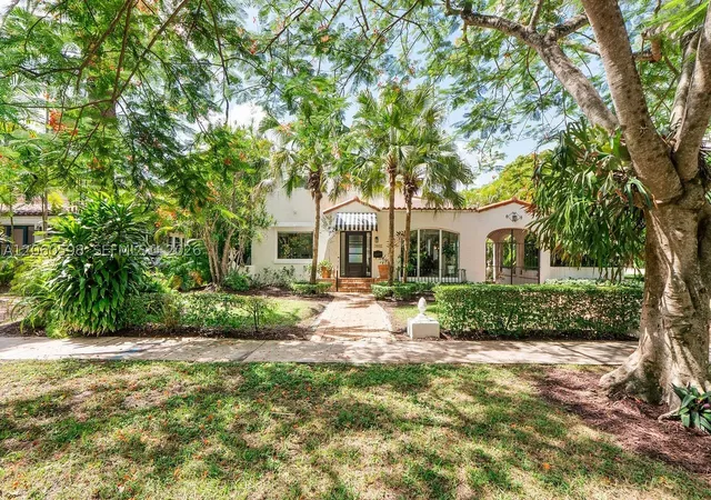 Photo 3 of Single family home for sale at 1042 Sorolla Ave, Coral Gables, FL 33134 | MLS# A12060598 | Listing updated on 2026-09-13