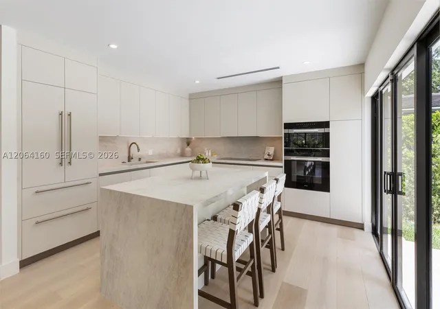 Photo 4 of Sale Pending at 118 Sarto Ave, Coral Gables, FL 33134 | MLS# A12064160 | Listing updated on 2026-09-04
