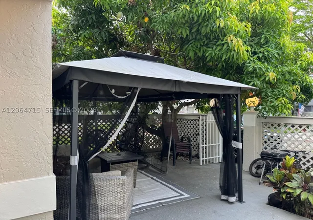 Photo 4 of Townhouse for sale at 11008 Mainsail Dr, Cooper City, FL 33026 | MLS# A12064715 | Listing updated on 2026-10-05