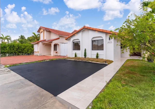 Photo 2 of Single family home for sale at 2523 W 65th St, Hialeah, FL 33016 | MLS# A12064811 | Listing updated on 2026-10-06