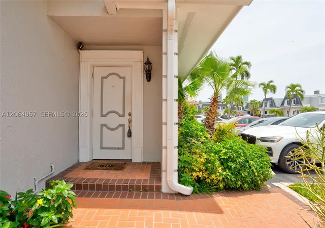 Photo 2 of Townhouse for sale at 2307 Ne 7th St #40, Hallandale Beach, FL 33009 | MLS# A12064057 | Listing updated on 2026-09-14