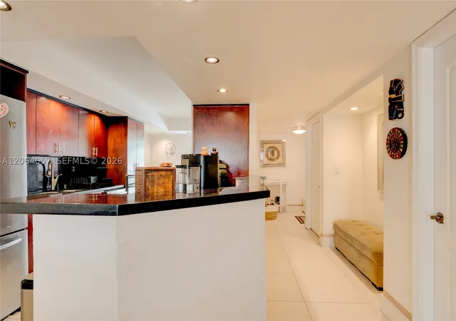 Photo 4 of Townhouse for sale at 2307 Ne 7Th St #40, Hallandale Beach, FL 33009 | MLS# A12064057 | Listing updated on 2026-09-14