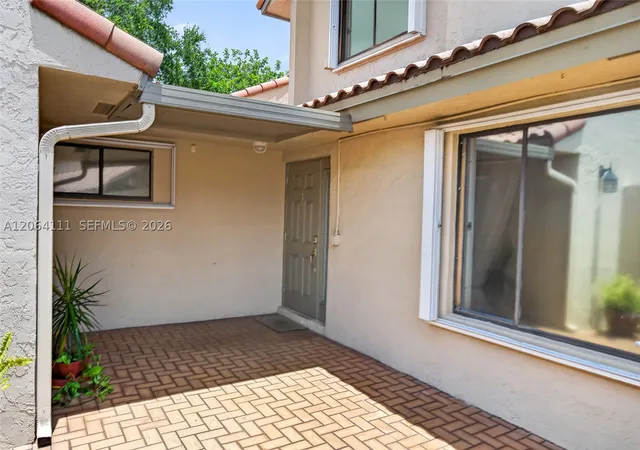 Photo 4 of House for sale at 16831 Patio Village Ln, Weston, FL 33326 | MLS# A12064111 | Listing updated on 2026-09-06
