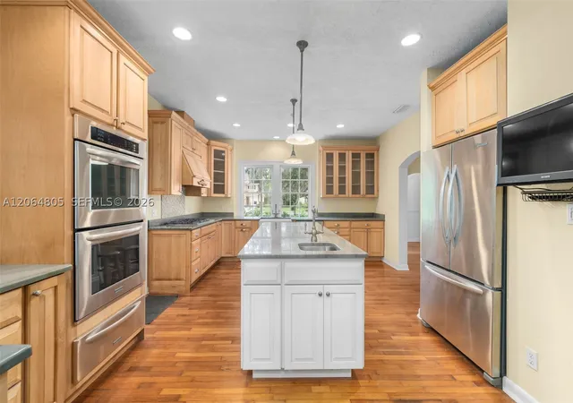 Photo 4 of Single family home for sale at 717 Ne Boulevard, Gainesville, FL 32601 | MLS# A12064805 | Listing updated on 2026-10-06