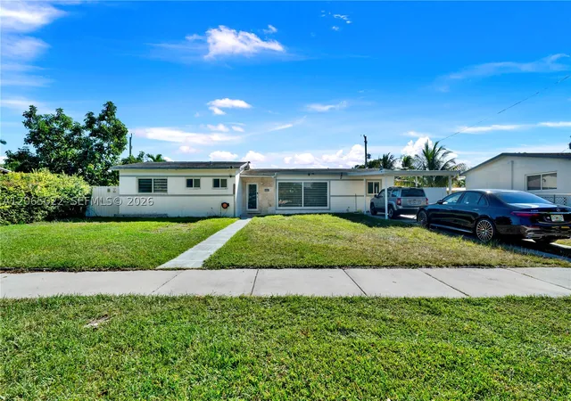 Photo 2 of Single family home for sale at 10100 Nicaragua Dr, Cutler Bay, FL 33189 | MLS# A12065022 | Listing updated on 2026-09-03
