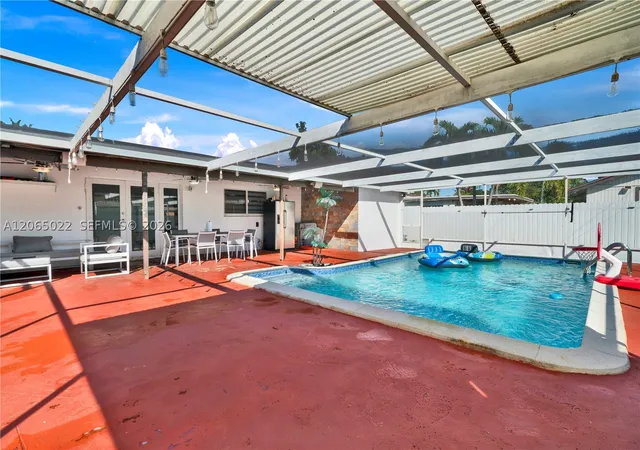 Photo 3 of Single family home for sale at 10100 Nicaragua Dr, Cutler Bay, FL 33189 | MLS# A12065022 | Listing updated on 2026-09-03