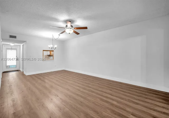 Listing Photo 4 - Condo for sale in building located at 301 Nw 76Th Ave, Margate, FL 33063 - Unit #102