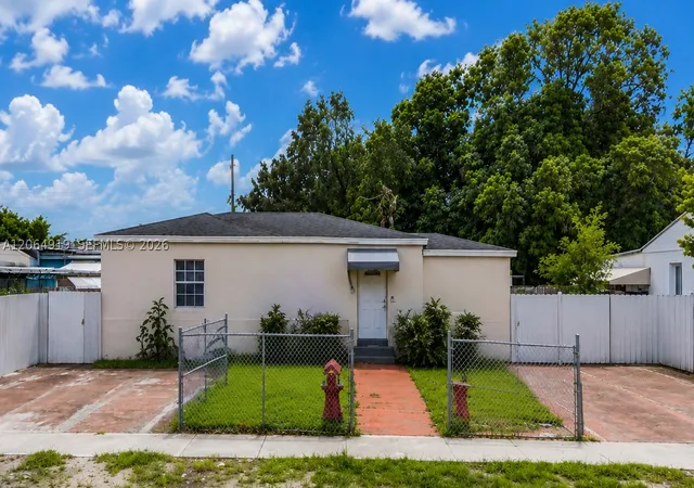 Single family home for sale at 580 Se 2Nd St, Hialeah, FL 33010 | MLS# A12064919
